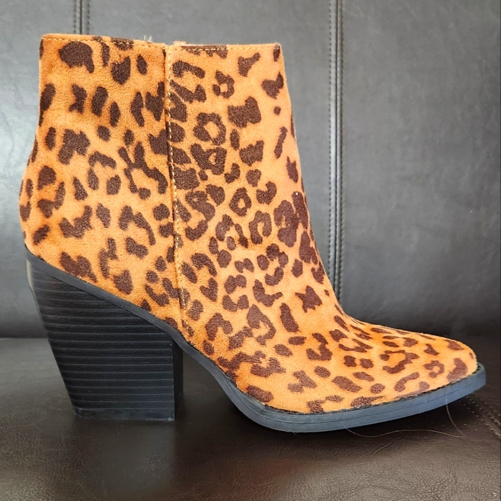 NWOT Faux leather leopard booties